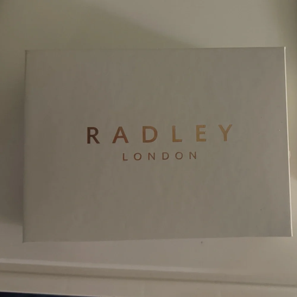 RADLEY LONDON Black Wallet with Green Dog Emblem - Picture 3 of 6